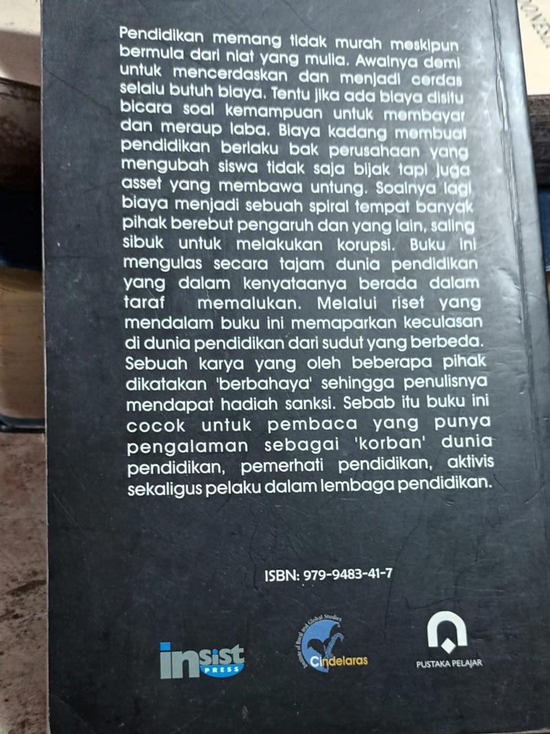 Buku Kapitalisme Prndidikan antara kompetisi dan keadilan Cover Belakang